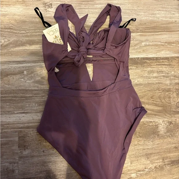 BECCA COLOR CODE RYLIE ONE PIECE SIZE SMALL - Picture 3 of 7